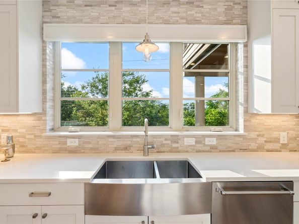 2902 Cedarview DR, Austin TX 78704