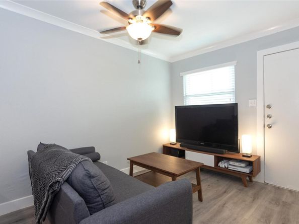 2401 Manor RD 232, Austin TX 78722