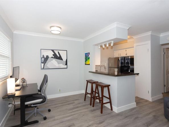 2401 Manor RD 232, Austin TX 78722