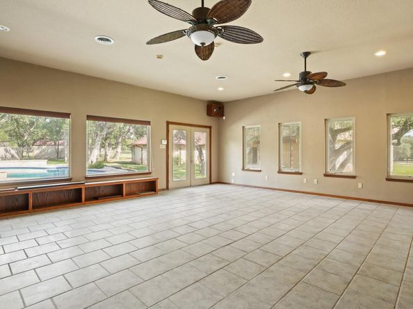 176 Logan Ranch RD, Georgetown TX 78628