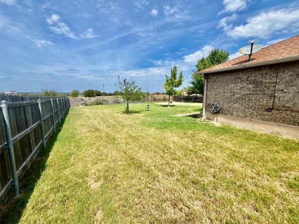 2932 Donnell DR, Round Rock TX 78664