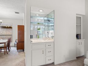 5724 N Scout Island Cir, Austin TX 78731