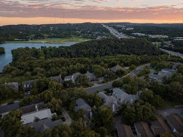 5724 N Scout Island Cir, Austin TX 78731