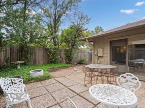 5724 N Scout Island Cir, Austin TX 78731