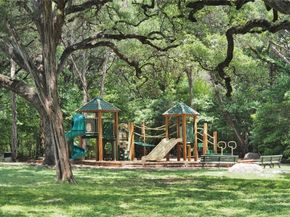 5724 N Scout Island Cir, Austin TX 78731