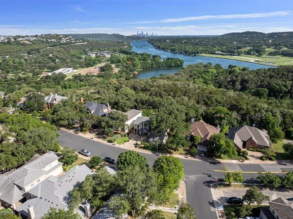 5724 N Scout Island Cir, Austin TX 78731