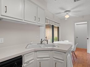 5724 N Scout Island Cir, Austin TX 78731