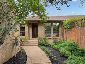 5724 N Scout Island Cir, Austin TX 78731