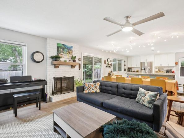 6803 Moonmont DR, Austin TX 78745