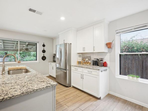 6803 Moonmont DR, Austin TX 78745