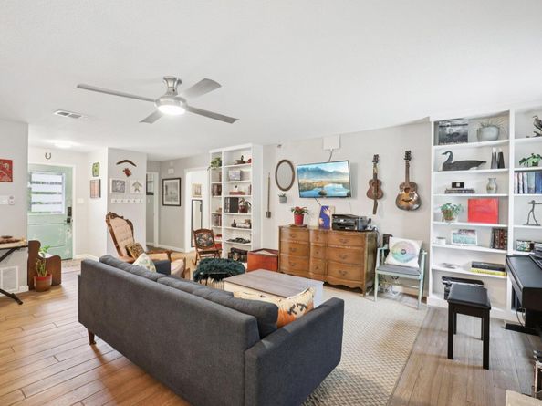 6803 Moonmont DR, Austin TX 78745