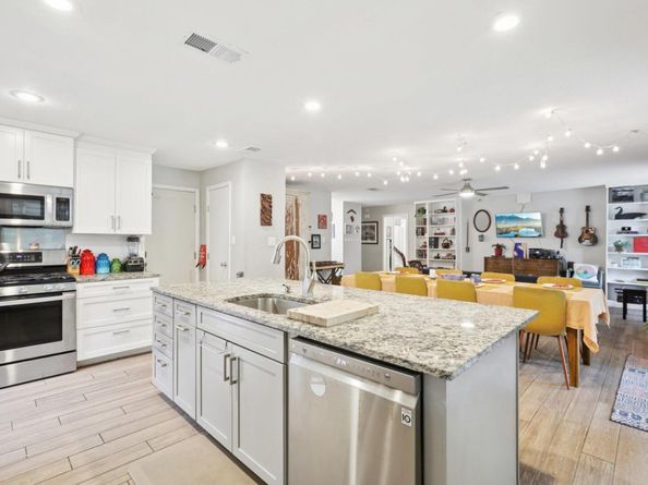 6803 Moonmont DR, Austin TX 78745