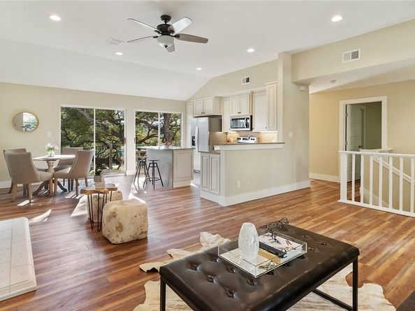 25203 Lakeview DR, Spicewood TX 78669