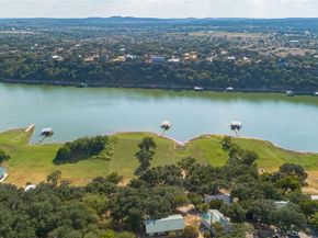 25203 Lakeview DR, Spicewood TX 78669