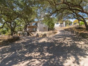 25203 Lakeview DR, Spicewood TX 78669
