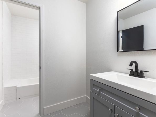 909 Reinli ST 102, Austin TX 78751