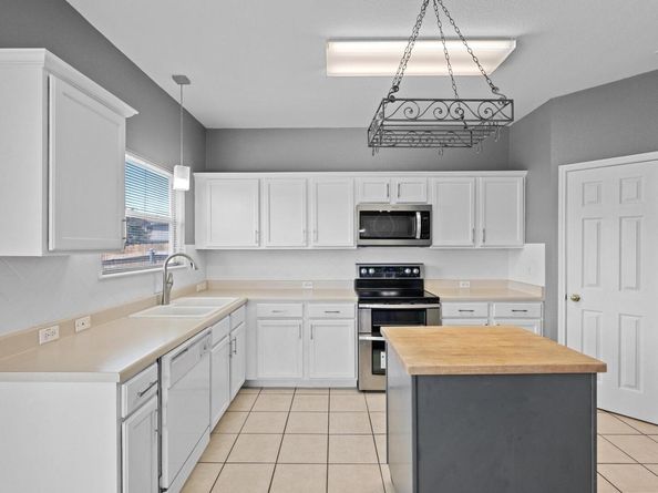 9401 Brandts Wood ST, Austin TX 78744