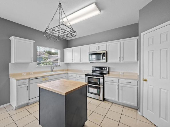 9401 Brandts Wood ST, Austin TX 78744
