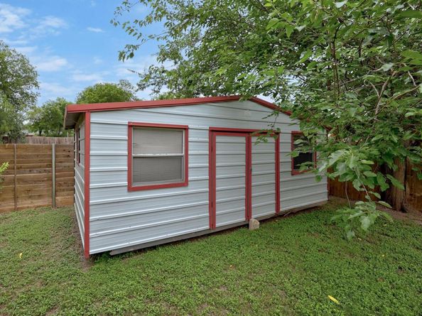1301 S Meadows DR, Austin TX 78758