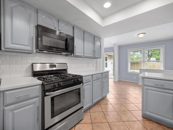 1301 S Meadows DR, Austin TX 78758