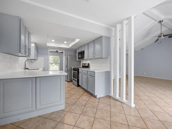 1301 S Meadows DR, Austin TX 78758