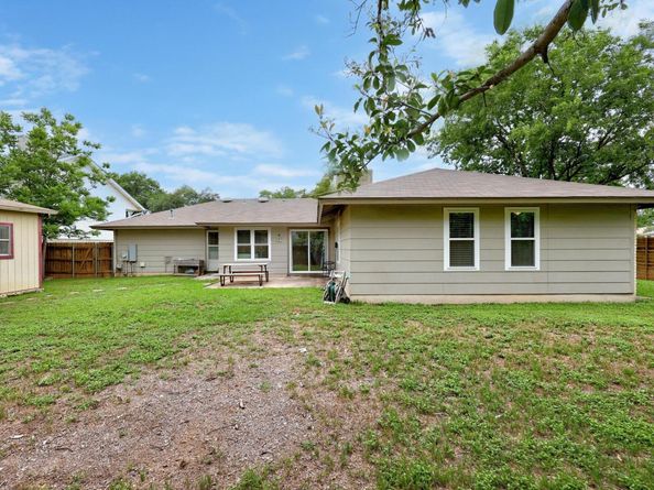 1301 S Meadows DR, Austin TX 78758