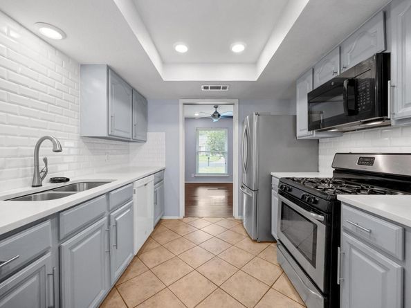 1301 S Meadows DR, Austin TX 78758