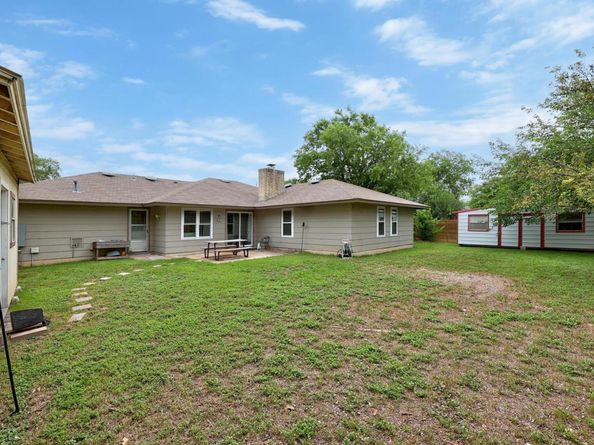 1301 S Meadows DR, Austin TX 78758
