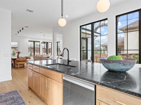 2526 Spring LN, Austin TX 78703