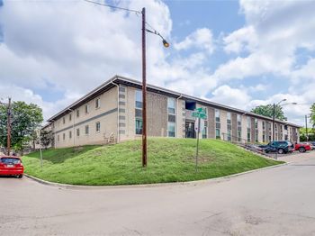 2401 Manor RD