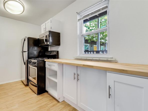 2401 Manor RD 210, Austin TX 78722