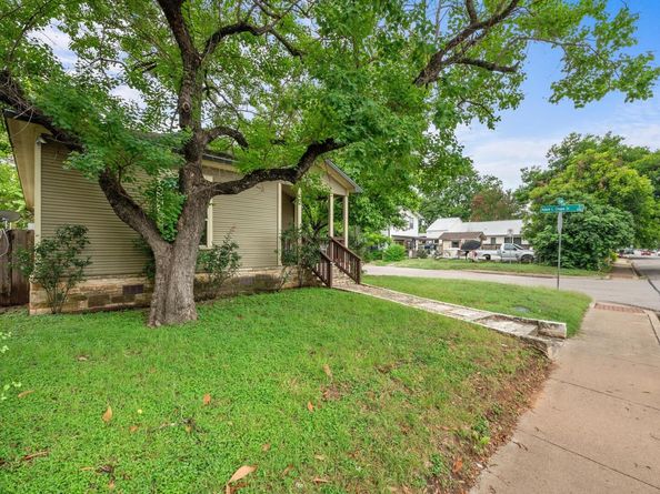 111 Adam L Chapa Sr ST, Austin TX 78702