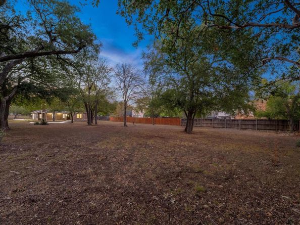 2504 Lark Glen LN, Austin TX 78748