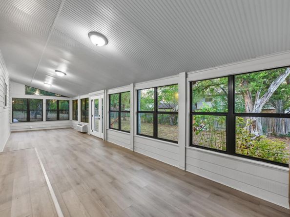 2504 Lark Glen LN, Austin TX 78748