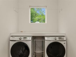 1129 Henninger ST B, Austin TX 78702