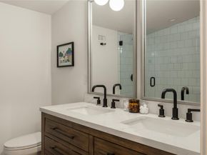 1129 Henninger ST B, Austin TX 78702