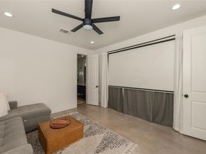 1129 Henninger ST B, Austin TX 78702