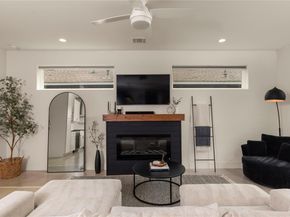 1129 Henninger ST B, Austin TX 78702
