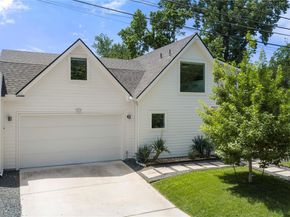 1129 Henninger ST B, Austin TX 78702