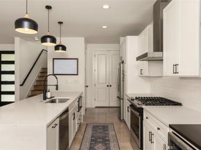 1129 Henninger ST B, Austin TX 78702