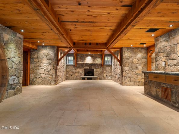 119 Proprietors Crossing, New Canaan CT 06840