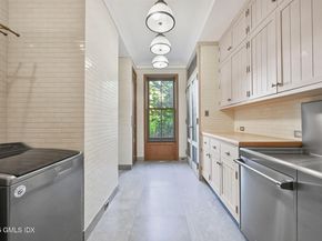 16 N Martin Dale, Greenwich CT 06830