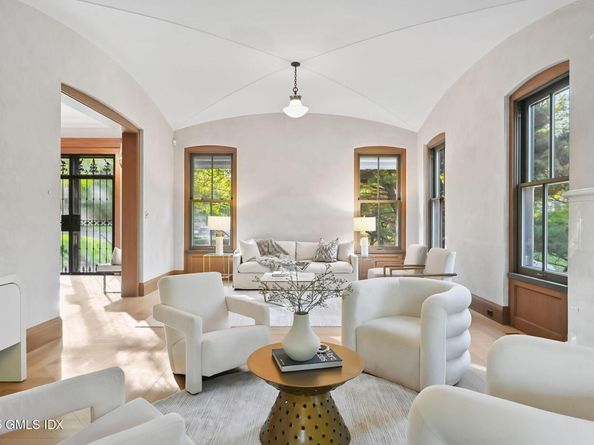 16 N Martin Dale, Greenwich CT 06830