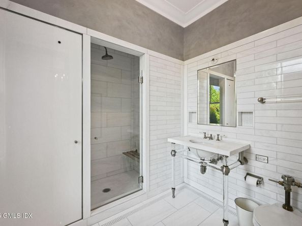 16 N Martin Dale, Greenwich CT 06830