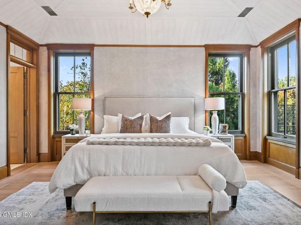 16 N Martin Dale, Greenwich CT 06830