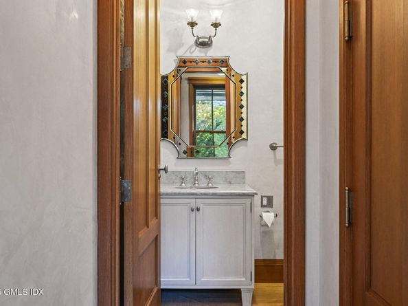 16 N Martin Dale, Greenwich CT 06830