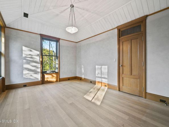 16 N Martin Dale, Greenwich CT 06830