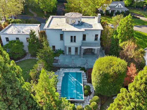 16 N Martin Dale, Greenwich CT 06830