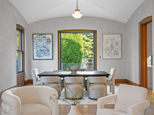 16 N Martin Dale, Greenwich CT 06830