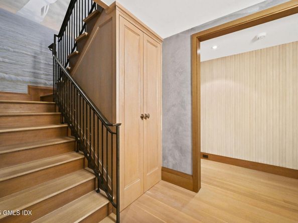 16 N Martin Dale, Greenwich CT 06830